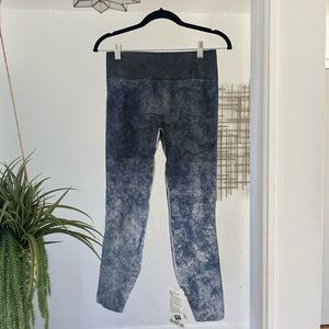 NWT Lululemon Ebb to Train Tight
